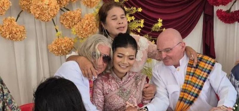 एकै पटक दुई अस्ट्रियाली पुरुषसँग विवाह, आमाको पनि समर्थन