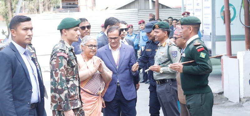 प्रधानमन्त्रीद्वारा जिल्ला प्रशासन कार्यालयको निरीक्षण