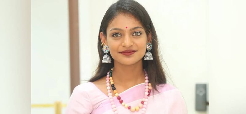 निर्देशक मिश्राले अनुचित व्यवहार गरेको मोनालिसाको आरोप