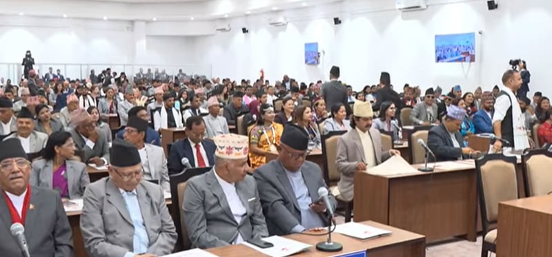 प्रतिनिधिसभाका सदस्यले एकसाथ लिए शपथ