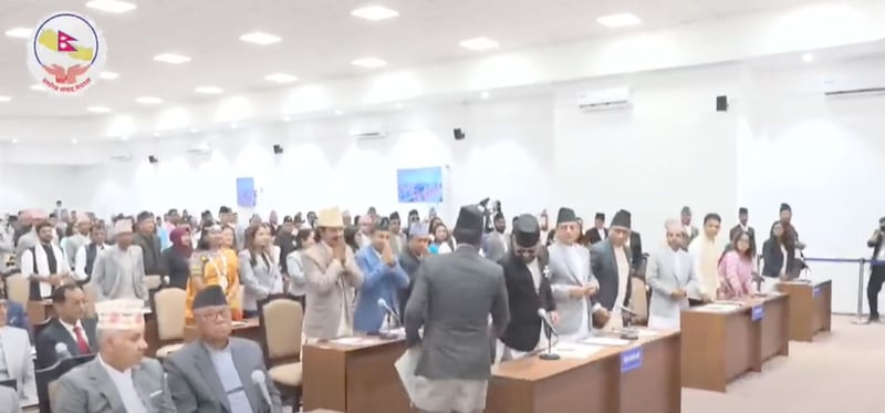 रविको स्वागतमा उठे रास्वपाका सांसद, बालेनसँग हात मिलाएर बसे रवि