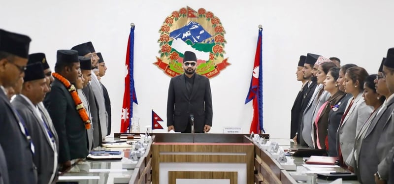 नयाँ मन्त्रिपरिषद्को पहिलो बैठक जारी (तस्बिरसहित)