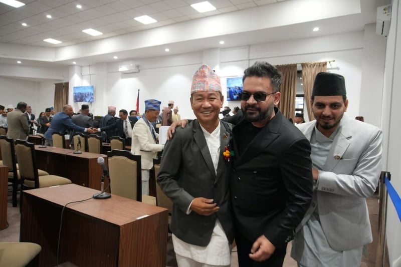 अंगालो हाल्दै संसद्मा भेटिए प्रधानमन्त्री शाह र अध्यक्ष राई (तस्बिरसहित)