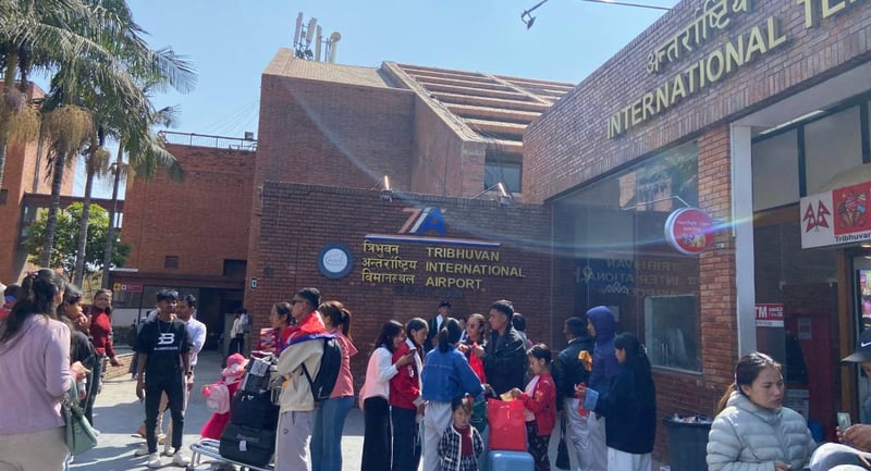 उडान खुल्ने प्रतीक्षामा अलपत्र यात्री