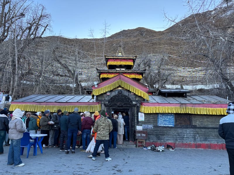 अत्यधिक चिसोमा पनि मुक्तिनाथ मन्दिरमा दर्शनार्थीको चहलपहल