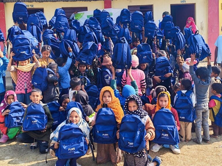 पियोर इनर्जीद्धारा ७९७ विद्यार्थीलाई शैक्षिक सामग्री प्रदान