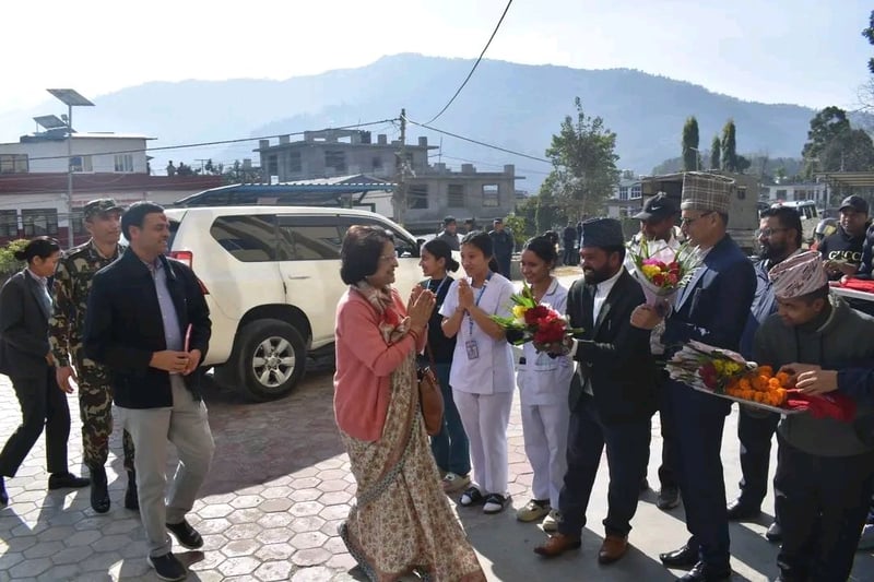 स्वास्थ्यमन्त्री गौतमले गरिन् प्रदेश अस्पताल पर्वतको अनुगमन, सेवा सुधारमा जोड