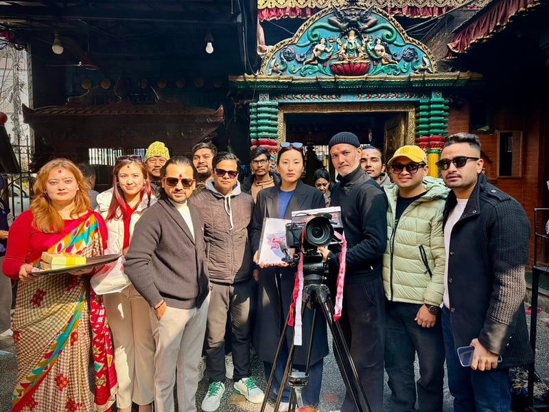 अर्पण थापाको निर्देशनमा बन्ने चलचित्र ‘फ्रेन्च किस’ घोषणासँगै शुभमुहूर्त