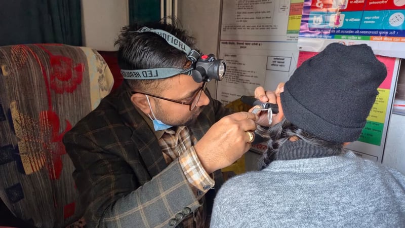 स्वास्थ्य शिविरः नागरिकलाई घरआँगनमै उपचार