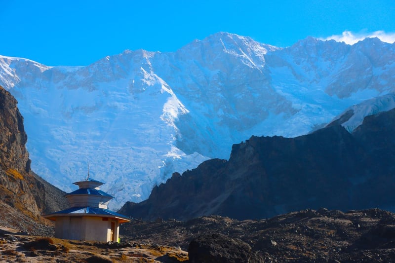 कञ्चनजङ्घा आधार शिविर सुनसान