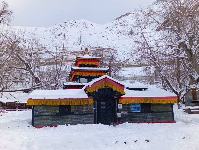 भारी हिमपातपछि मुक्तिनाथ मन्दिर परिसर सुनसान