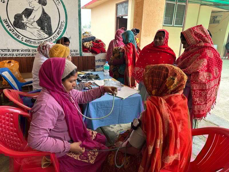 धनुषामा एकीकृत परिवार योजना शिविर : महिलालाई सजिलो, पुरुषलाई सम्झाउन गाह्रो