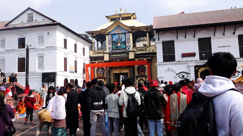 पशुपतिनाथमा दर्शनार्थीसहित साधुसन्तहरूको घुइँचो
