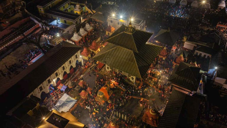 शिवरात्रिको रात, बत्ती र भक्तजनले उज्यालो बनेको पशुपति[‘ड्रोन भ्यू’मा हेर्नुहोस्]