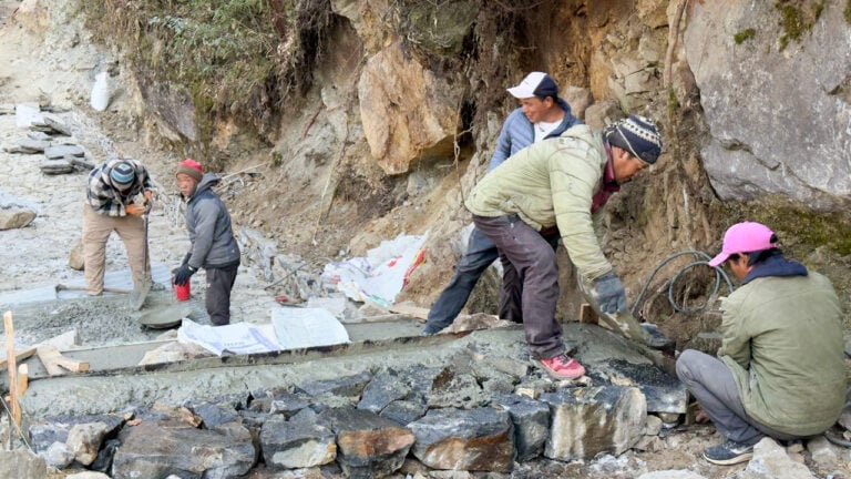 सगरमाथा आधार शिविर जाने पदमार्ग स्तरोन्नति [फोटोफिचर]