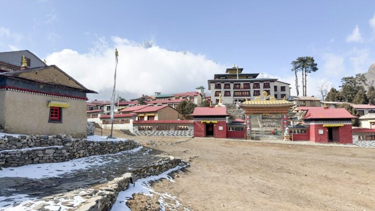 मनोमहक तर सुनसान तेङबोचे[तस्विरमा हेर्नुहोस्]