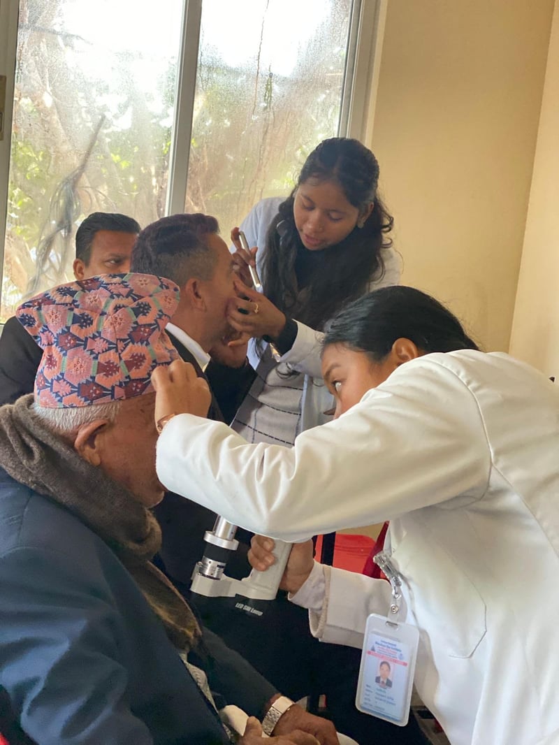 कास्की जिल्ला अदालत परिसरमा निःशुल्क आँखा शिविर : अधिकांशमा आँखाको समस्या