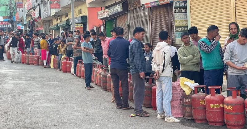 सुर्खेतमा खाना पकाउने कृत्रिम अभाव