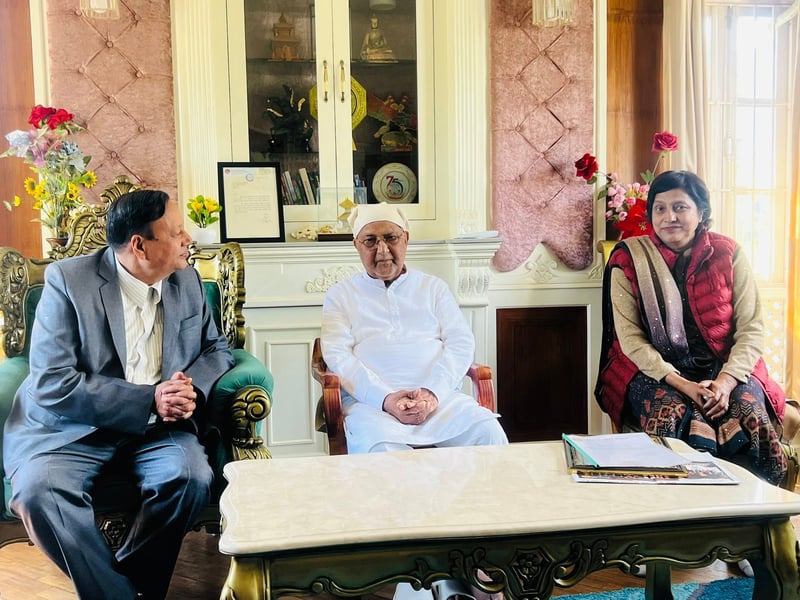 ओली निवास गुण्डु पुगेर समवेदना प्रकट गरे पौडेल दम्पती