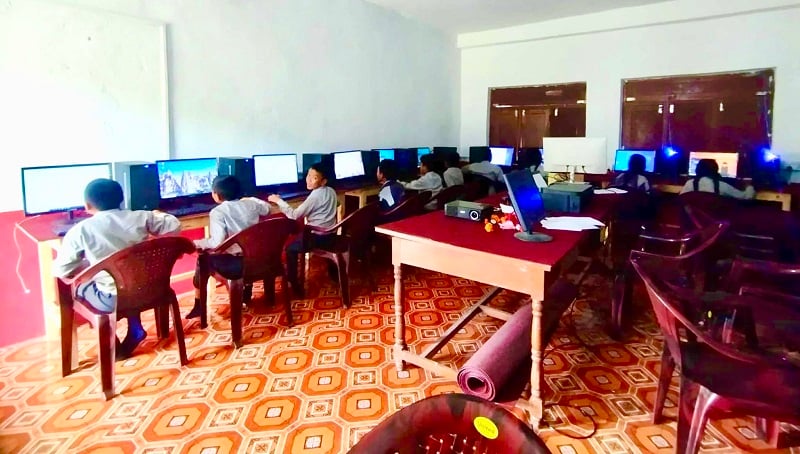 गुल्मीको भार्सेमा दाताको सहयोगमा कम्प्युटर प्रयोगशाला स्थापना
