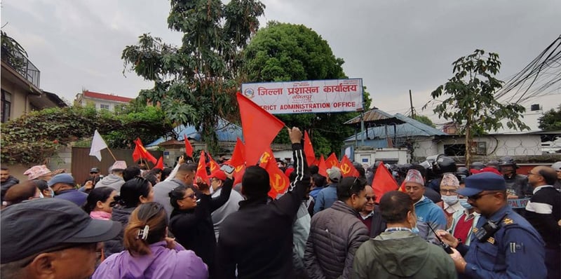 ओली पक्राउको विरोधमा जिल्ला प्रशासन कार्यालयहरूमा ज्ञापन पत्र, ललितपुरमा र्यालीसहित प्रदर्शन