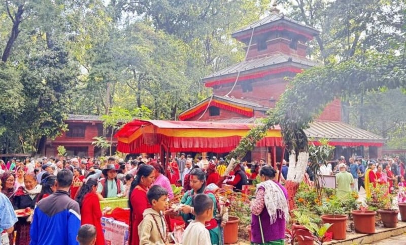 चैते दसैँमा प्रसिद्ध शक्तिपीठ बाग्लुङ कालिका मन्दिरमा भक्तजनको भीड