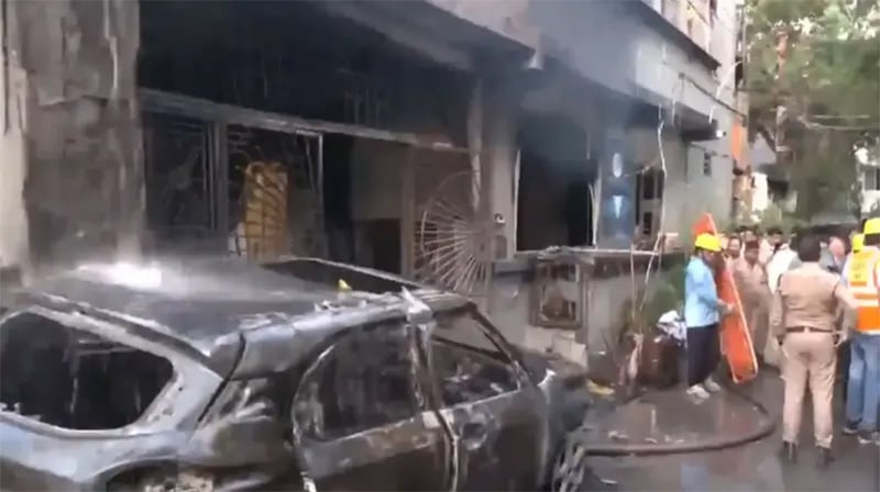 भारतमा कार चार्जिङको क्रममा विस्फोट, आगालागीमा परी ७ जनाको मृत्यु