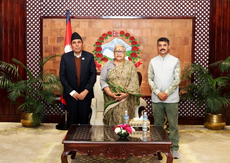 प्रधानमन्त्री कार्की र राष्ट्रियसभाका अध्यक्ष दाहालबीच शिष्टाचार भेट