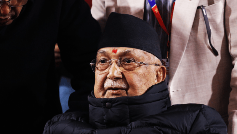 त्रिवि शिक्षण अस्पतालको रेड एरियामा स्वास्थ्य जाँच गर्दै ओली