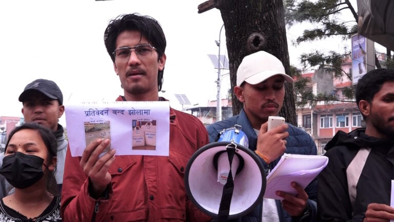 कार्की आयोगको प्रतिवेदन सार्वजनिक गर्न माग- ‘जेनजीहरु नारामा, उता आमा रारामा !’