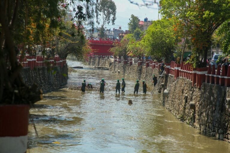 काठमाडौं महानगरद्धारा विश्व जल दिवसका अवसरमा धोबीखोलामा सरसफाई [फोटो फिचर]