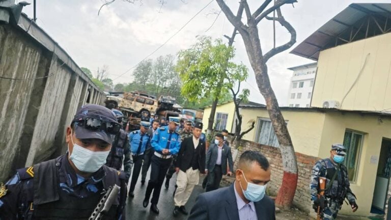 गृहमन्त्री गुरुङले गरे प्रहरी र सशस्त्र प्रहरी कार्यालयहरुको निरीक्षण [फोटो फिचर]