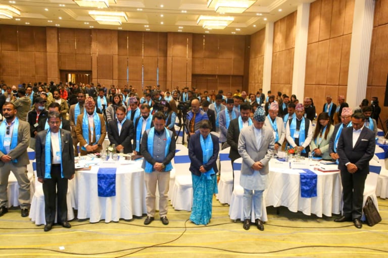 तस्विरमा रास्वपाका नव सांसदहरुको अभिमुखीकरण