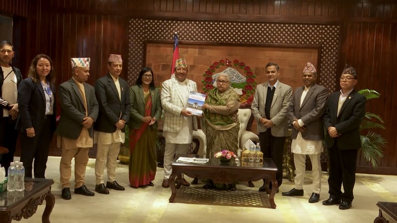 निर्वाचन आयोगद्वारा निर्वाचन सम्पन्न प्रतिवेदन प्रधानमन्त्रीसमक्ष पेस