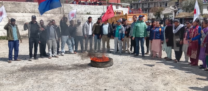 ओली पक्राउविरुद्ध बाजुरामा विरोध प्रदर्शन