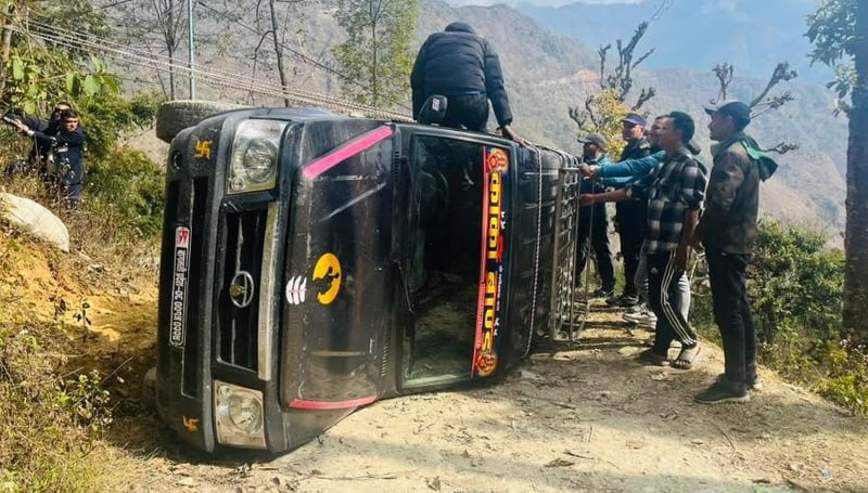 रामेछापमा यात्रुवाहक सुमो दुर्घटना, तीन जना गम्भीर सहित ६ जना घाइते