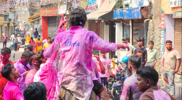 मिथिलाञ्चल क्षेत्रमा आज होली मनाईदै [फोटो फिचर]