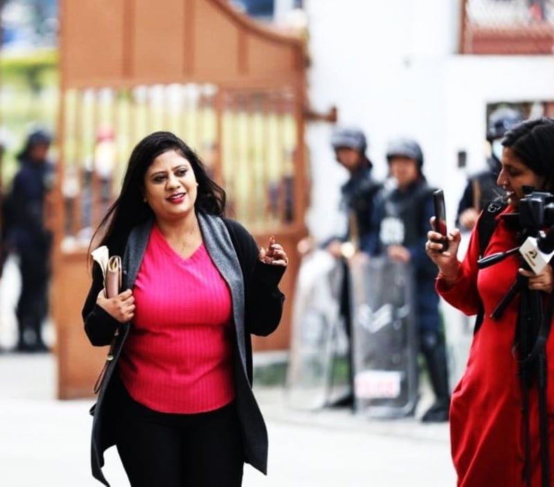 महेश बस्नेतविरुद्ध कारबाही माग्दै सरकारी वकिल कार्यालयमा धर्ना दिन पुगिन् शोभा पाठक