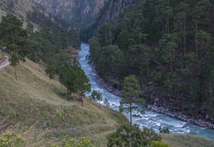 कर्णाली नदीमा डुङ्गा पल्टिँदा बाबुछोरा बेपत्ता