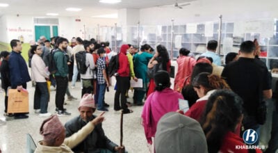 स्वास्थ्य बीमा संकट : टिचिङले सेवा रोक्दा वीरमा बिरामीको चाप