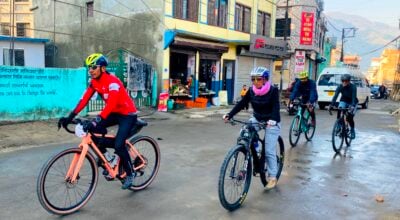 मध्यपहाडको साइकलयात्रामा क्यान्सर विजेतासहितको टोली