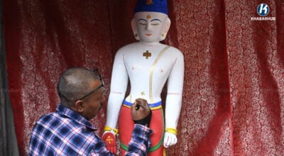 सेतो मच्छिन्द्रनाथको मूर्तिमा रंगरोगन गरिँदै (तस्बिरहरू)