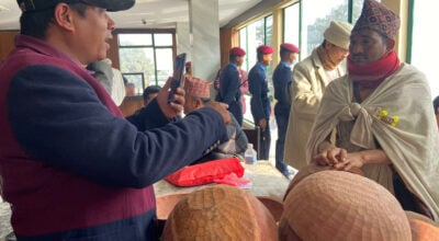 राउटेले बनाएका भाँडा किन्नेभन्दा फोटो खिच्ने धेरै