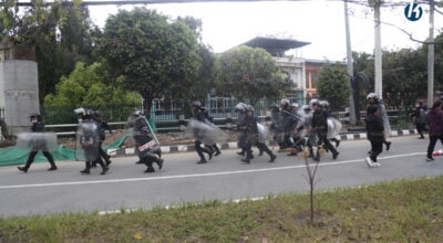 एमालेको प्रदर्शनमा प्रहरीको लाठीचार्ज