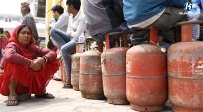 राजधानीको टेकुमा आधा सिलिण्डर ग्यास लिनेको लाइन (तस्बिरहरू)