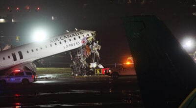 धावन मार्गमा विमान र एम्बुलेन्स ठोक्किँदा दुईजना पाइलटको मृत्यु