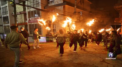 ओली पक्राउ परेको विरोधमा युवा संघले निकाल्यो मसाल जुलुस (तस्बिरहरू)