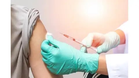 नवलपरासीमा तीन हजार पाँच सयभन्दा बढी छात्रालाई एचपीभी खोप लगाइँदै