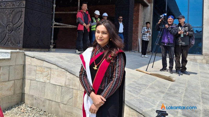 शपथ लिन हाकुपटासीमा सिंहदरबार पुगिन् अनुष्का श्रेष्ठ