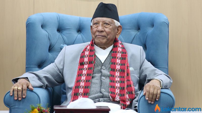 शपथपछि सिंहदरबार पुगेर अर्जुननरसिंह केसीले गरे पदभार ग्रहण [तस्वीरहरू]